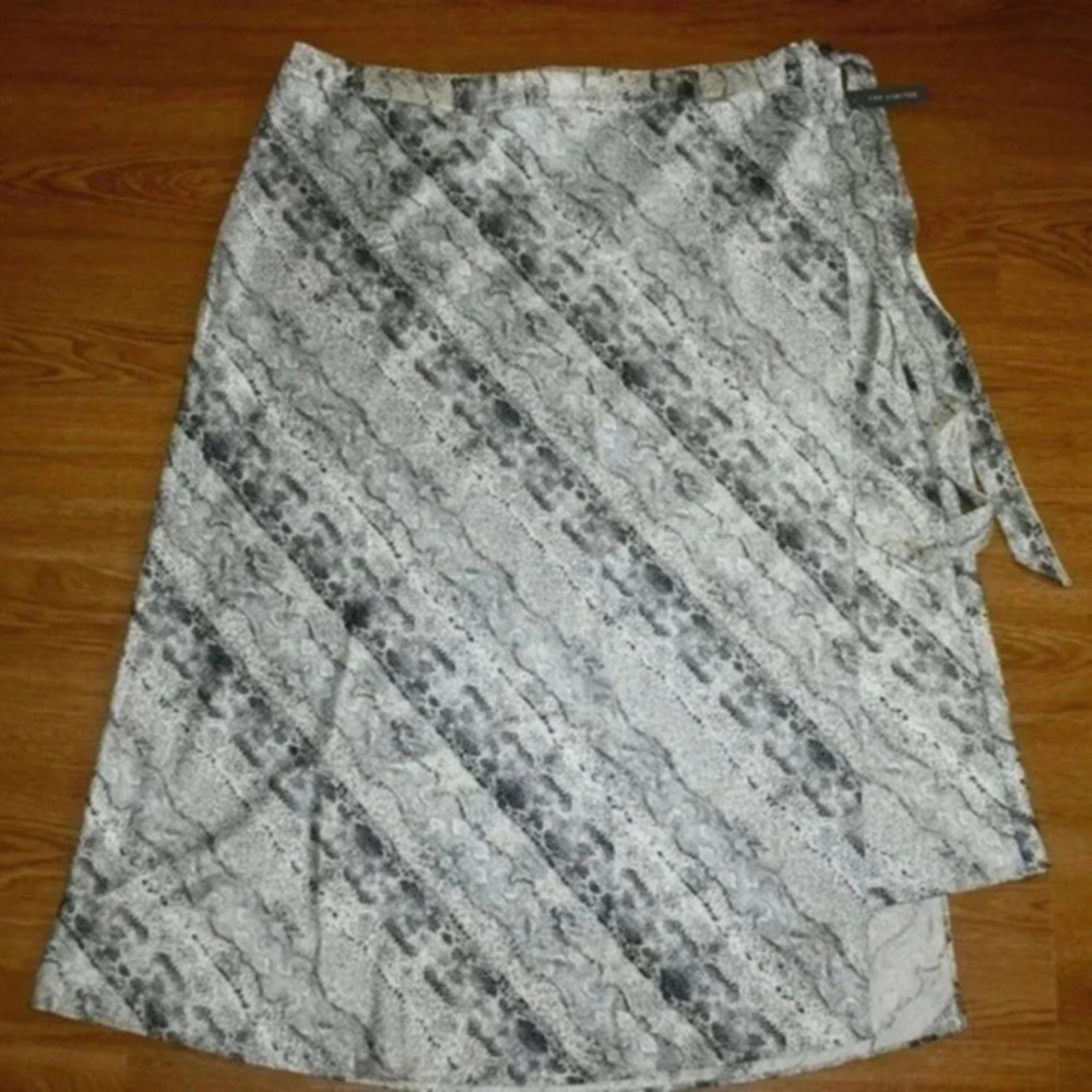 The Limited Gray and White Printed Wrap Skirt